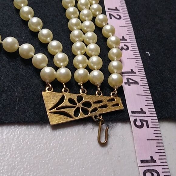 Yellow Five Strand Faux Pearl Necklace Cottagecore Grandmacore - Picture 6 of 6